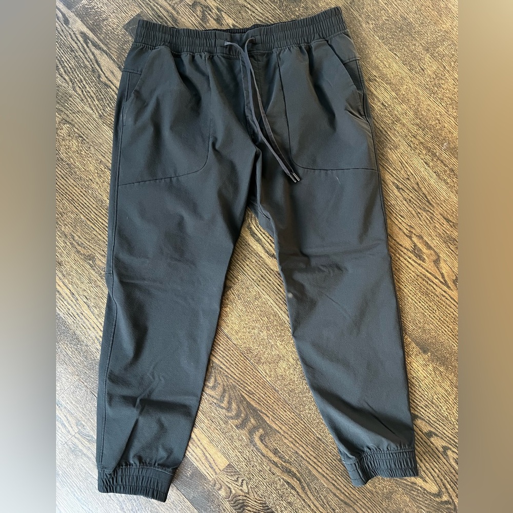 Like-New Men's Lululemon Black Jogger Pants